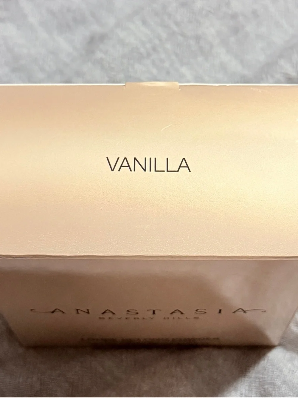 Anastasia Of Beverly Hills Setting Powder in Vanilla New and Sealed.